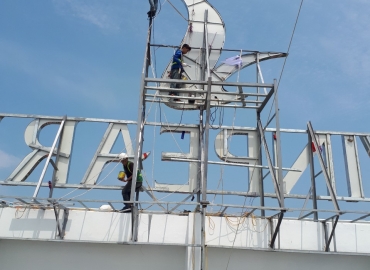 Ngoại thất tòa nhà Vincom Plaza